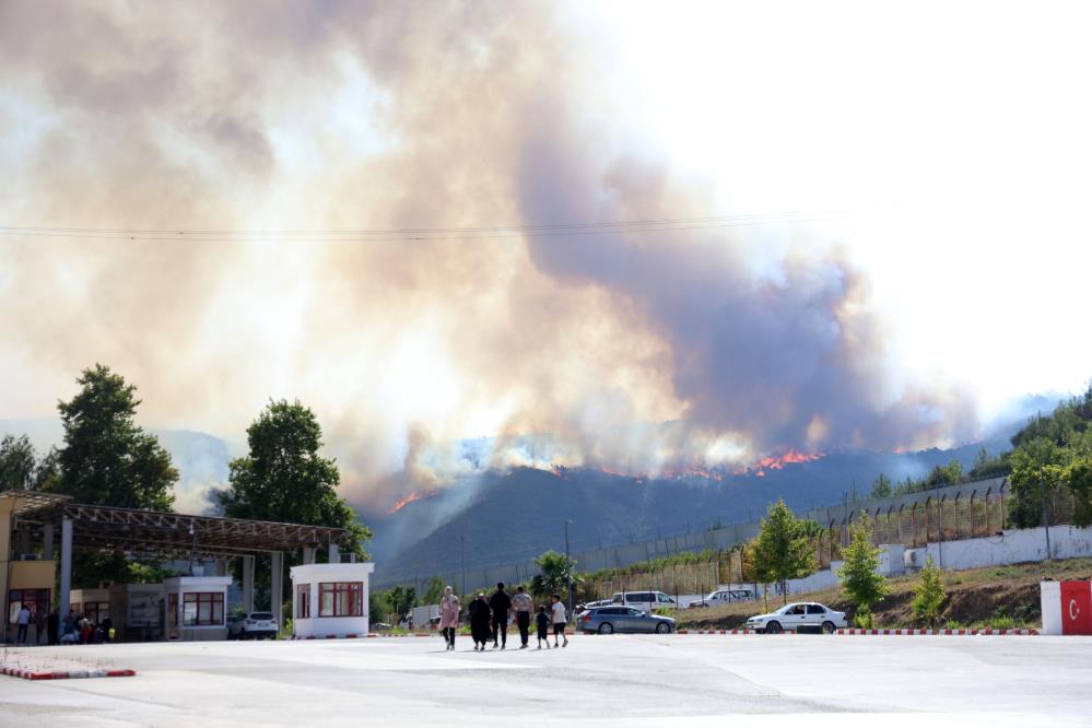 Hatay’ın Kırıkhan, Yayladağı, Defne ve Hassa ilçelerinde çıkan orman yangınları,