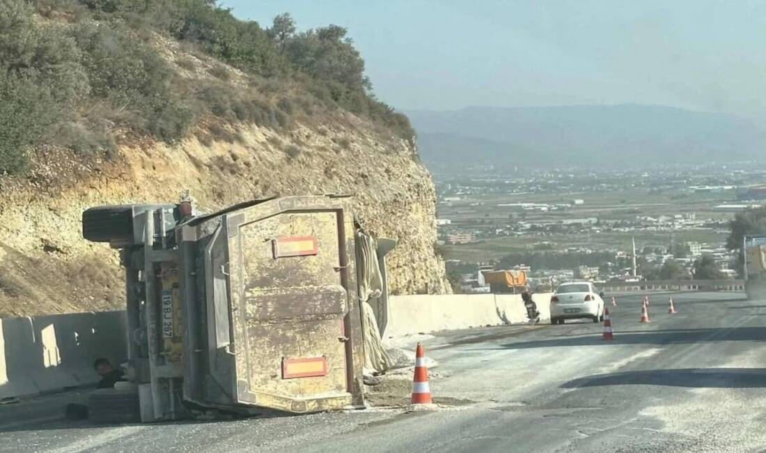 Hatay’ın Altınözü – Antakya yolu Narlıca mevkinde gece saatlerinde hafriyat