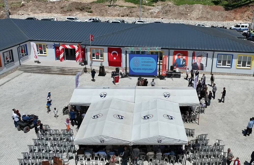 Bakanlık ve Valilik iş birliğiyle Hatay’da eğitim atağı Depremlerin ardından yeniden ayağa kalkma sürecini yaşayan Hatay’da, devletin