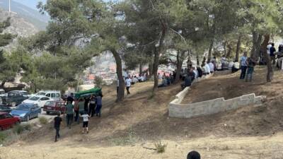 Hatay’ın Hassa ilçesinde otomobil ile çekicinin çarpışması sonucu meydana gelen