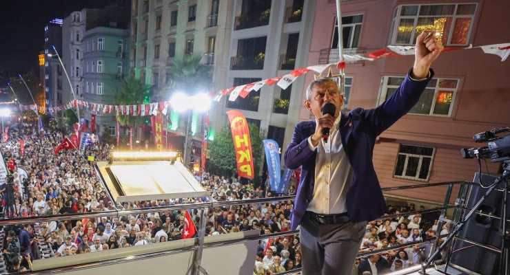   CHP Genel Başkanı Özgür Özel, Beyoğlu’nda yaptığı konuşmada İstanbul