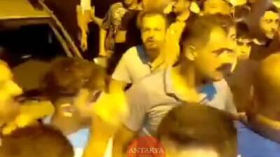 Samandağ’da, TOKİ işçileri ile yerel halk arasında çıkan tartışma, bıçaklı