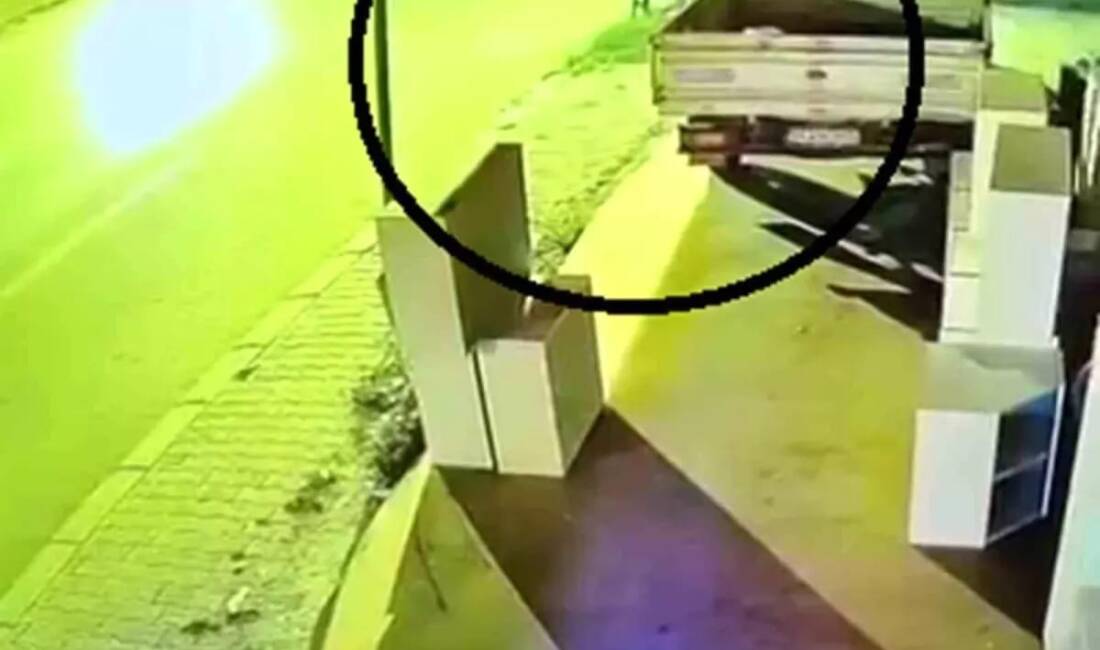 Hatay’ın Dörtyol ilçesinde meydana gelen trafik kazasında, motosikletin otomobile çarpmasıyla