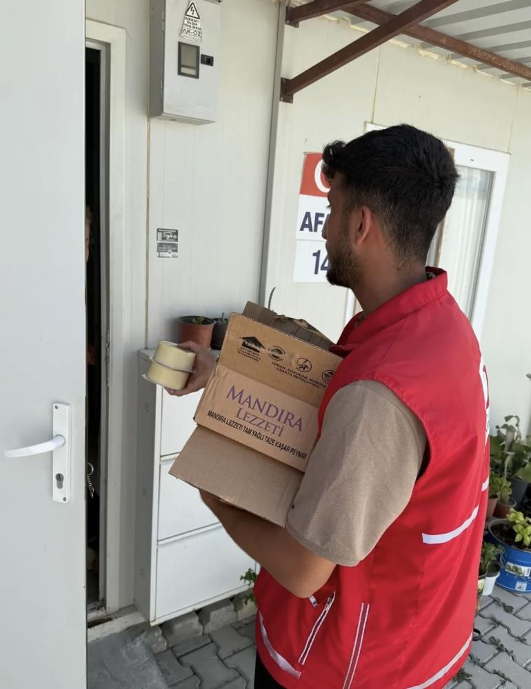 Hatay’da depremin ardından geçici barınma alanlarında yaşam mücadelesi veren vatandaşlara