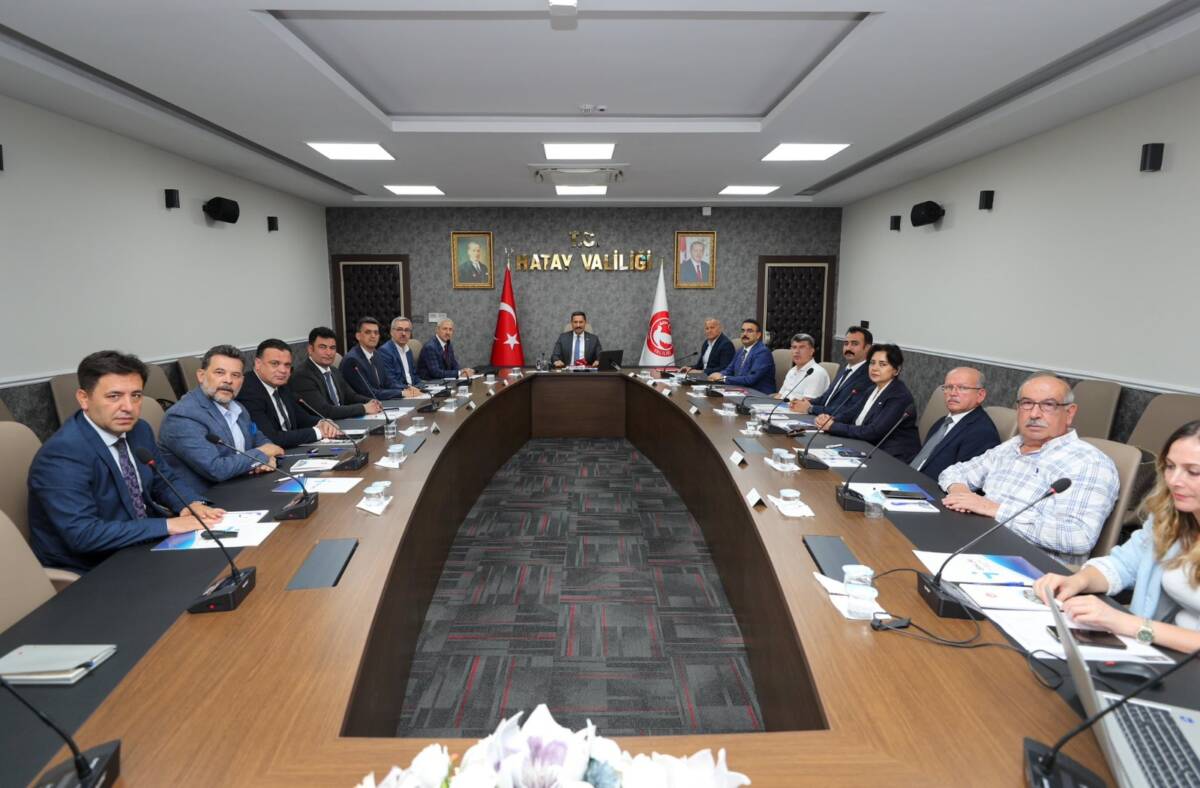 Hatay Valisi Mustafa Masatlı’nın başkanlığında, Vali Yardımcısı, Hatay Mustafa Kemal