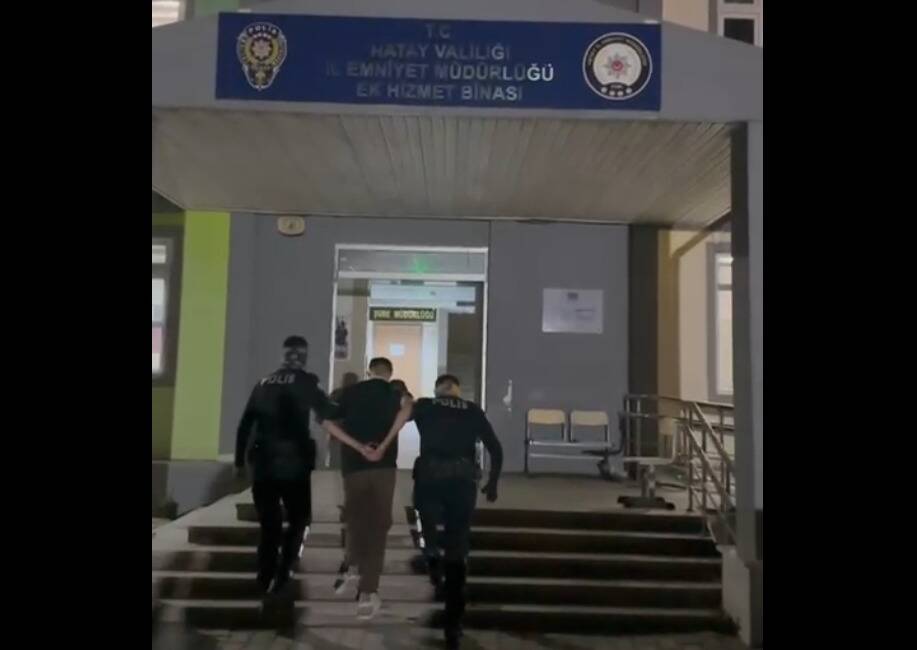 Kesinleşmiş Hapis Cezası Olan Şahıs Antakya’da Tutuklandı Hatay Emniyet Müdürlüğü ekipleri tarafından aranan şahısların yakalanmasına yönelik yürütülen