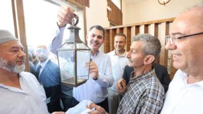 Hatay’ın tarihi Uzun Çarşısı’nda dört kuşaktır fanus ustalığını sürdüren Mustafa