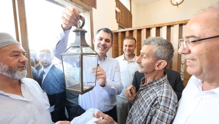 Son Fanus Ustası, Emeğini Bakan’a Hediye Etti Hatay’ın tarihi Uzun Çarşısı’nda dört kuşaktır fanus ustalığını sürdüren Mustafa