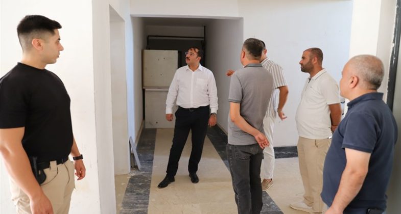 Altınözü Kaymakamı Efecan Şahin, ilçede yapımı süren 2. ve 3.