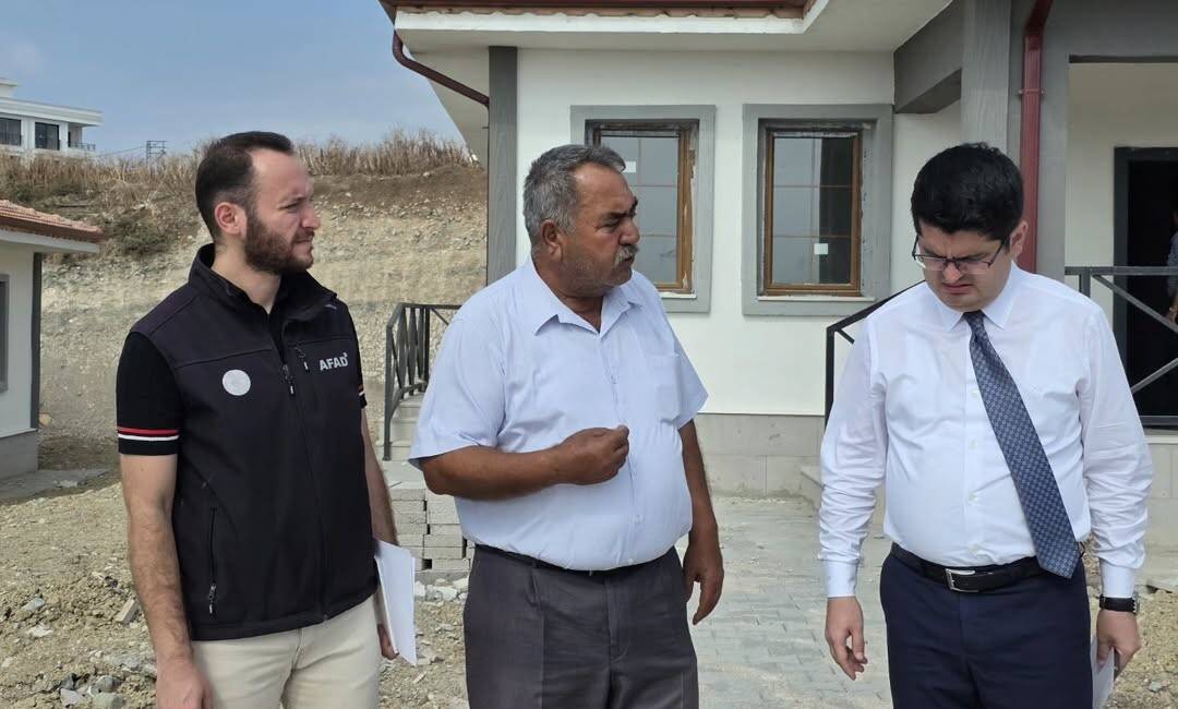 Arsuz Kaymakamı Fatih Eroğlu, Aşağı Kepirce Mahallesi’nde yapımı devam eden