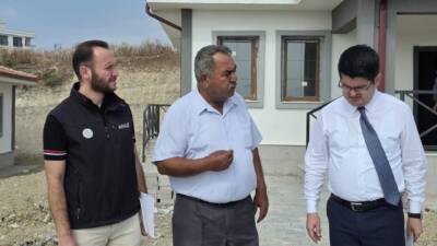 Arsuz Kaymakamı Fatih Eroğlu, Aşağı Kepirce Mahallesi’nde yapımı devam eden