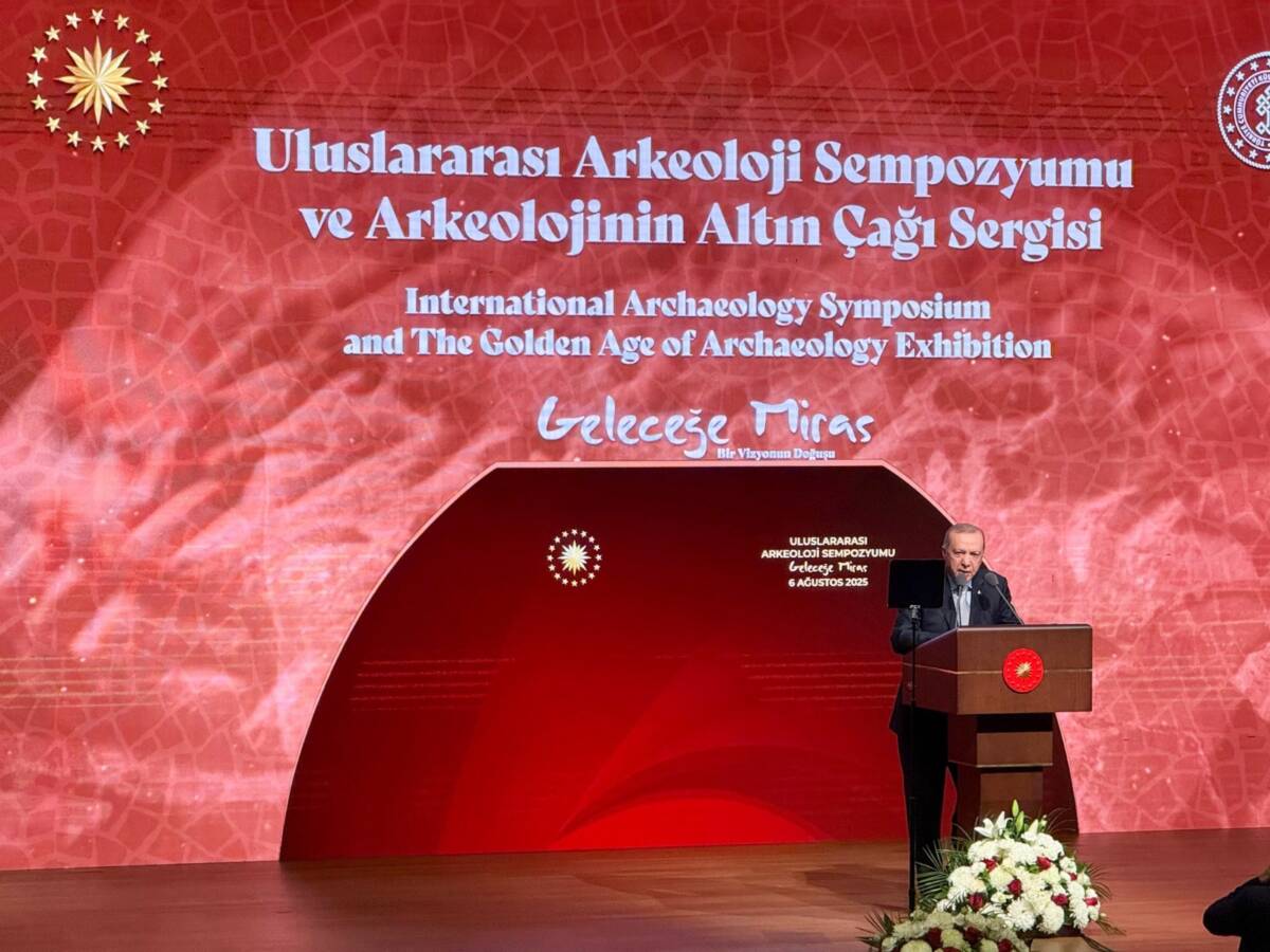 Hatay’ın Reyhanlı ilçesindeki Aççana Höyük’te bulunan yaklaşık 3.500 yıllık tablet,