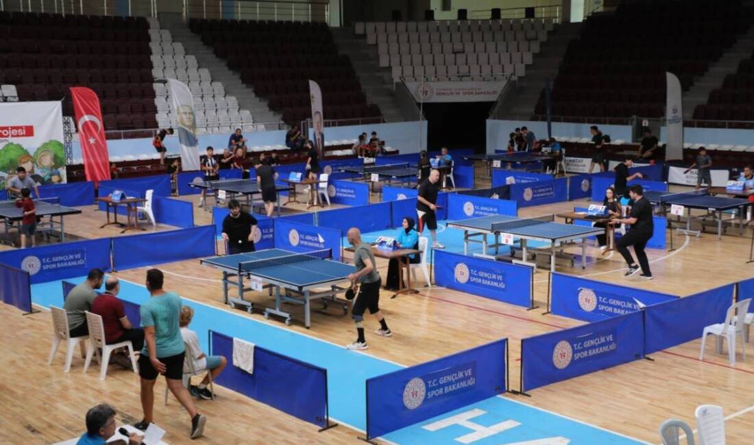 Hatay’da Spor Sevdalıları Masa Tenisi Turnuvasında Buluştu Hatay Büyükşehir Belediyesi (HBB), sporu her yaş grubuna yaymak ve