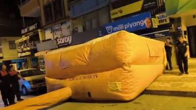 Hatay’ın Dörtyol ilçesinde, 5 katlı bir binanın çatısına çıkarak intihar