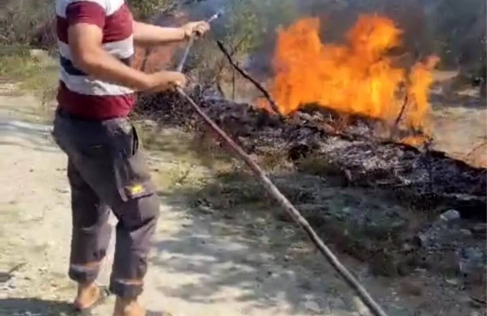 Hatay’ın Yayladağı ilçesinde kavurucu sıcaklar, yüksek gerilim hattındaki elektrik telini