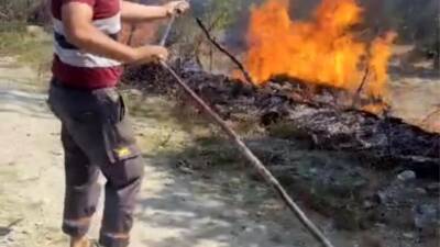Hatay’ın Yayladağı ilçesinde kavurucu sıcaklar, yüksek gerilim hattındaki elektrik telini