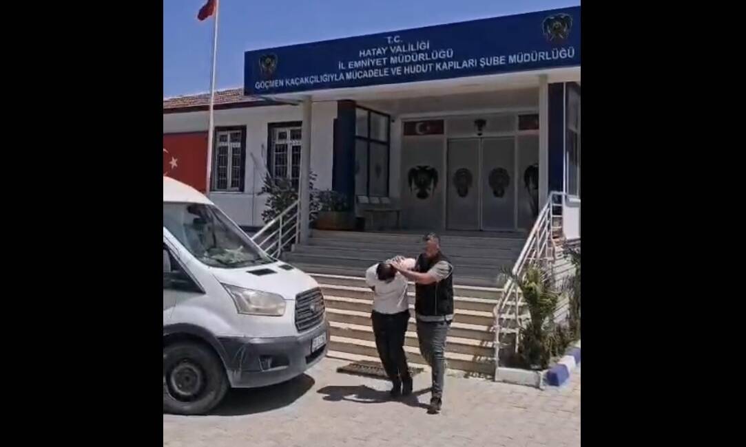 Hatay’da Göçmen Kaçakçılığı Operasyonu: 4 Kişi Yakalandı Hatay Emniyet Müdürlüğü ekipleri, göçmen kaçakçılığıyla mücadele kapsamında yürüttükleri çalışmalarda