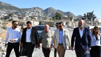 CHP Genel merkezi, İstanbul milletvekili Fethi Açıkel ile Aydın milletvekili