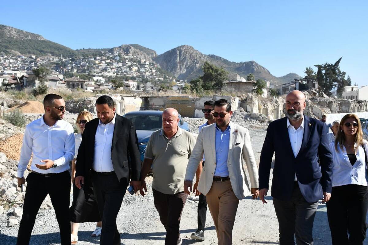 CHP Genel merkezi, İstanbul milletvekili Fethi Açıkel ile Aydın milletvekili