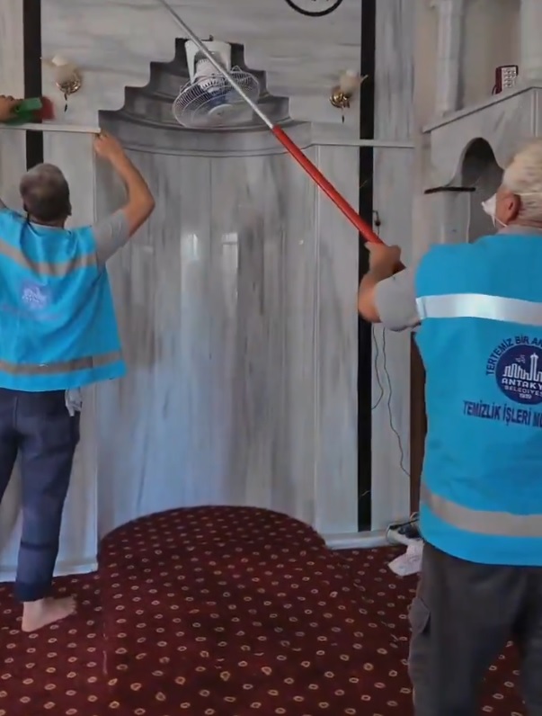 Antakya Belediyesi Temizlik İşleri Müdürlüğü ekipleri, şehir genelinde başlattıkları temizlik