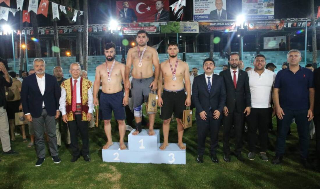 Yayladağı’nda düzenlenen Uluslararası Aba Güreşi ve Minikler Türkiye Şampiyonası’nda başpehlivanlar