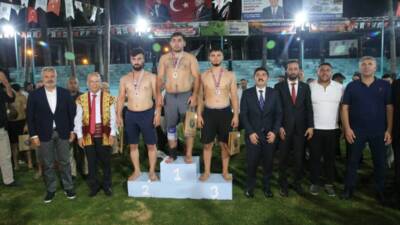 Yayladağı’nda düzenlenen Uluslararası Aba Güreşi ve Minikler Türkiye Şampiyonası’nda başpehlivanlar