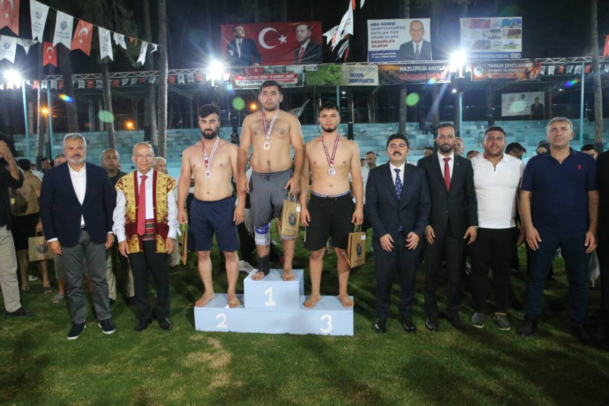 Yayladağı’nda düzenlenen Uluslararası Aba Güreşi ve Minikler Türkiye Şampiyonası’nda başpehlivanlar