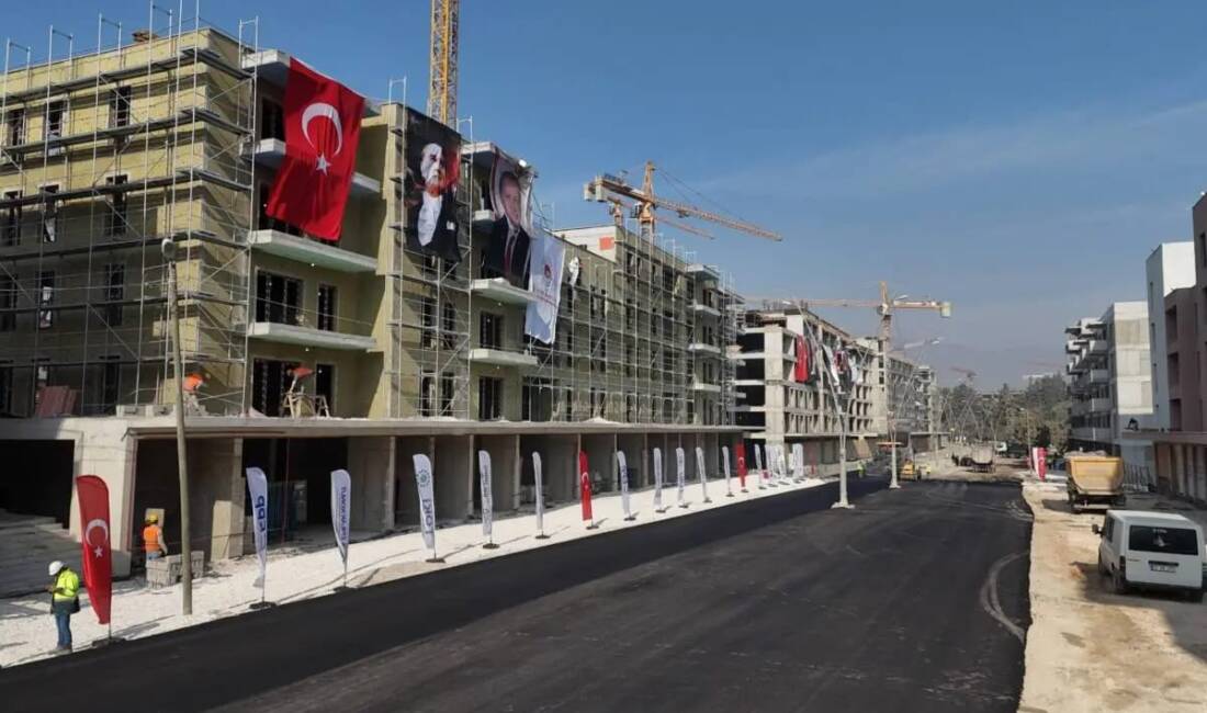 Vali Masatlı: “Aralık ayı milat olacak” Depremin ardından yeniden inşa edilen Antakya Atatürk Caddesi, kış gelmeden