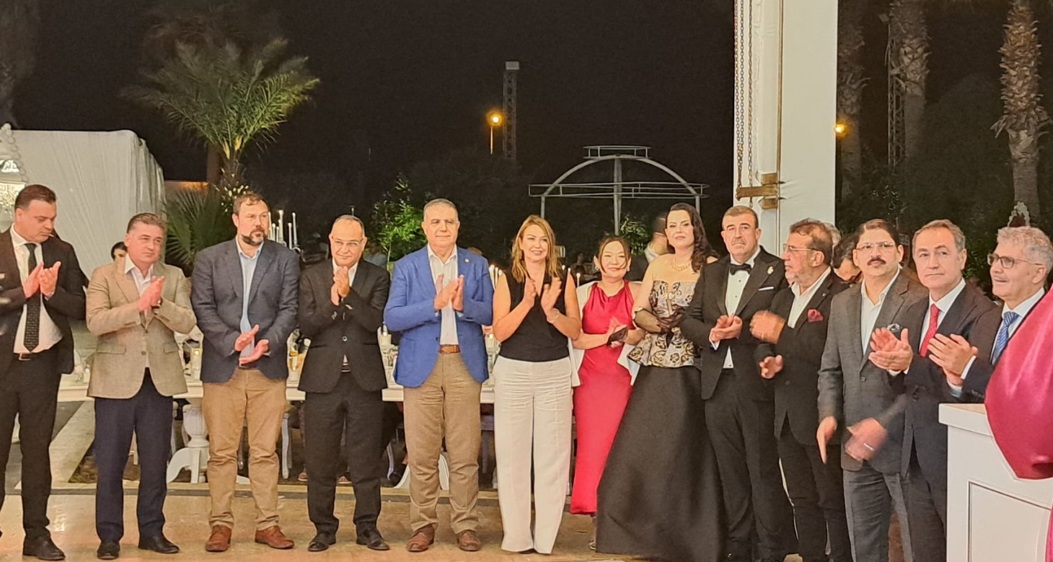 CHP Hatay Milletvekilleri, Karataş ailesinin mutluluğunu paylaştı CHP Hatay milletvekilleri Mehmet Güzelmansur, Nermin Yıldırım Kara ve Servet