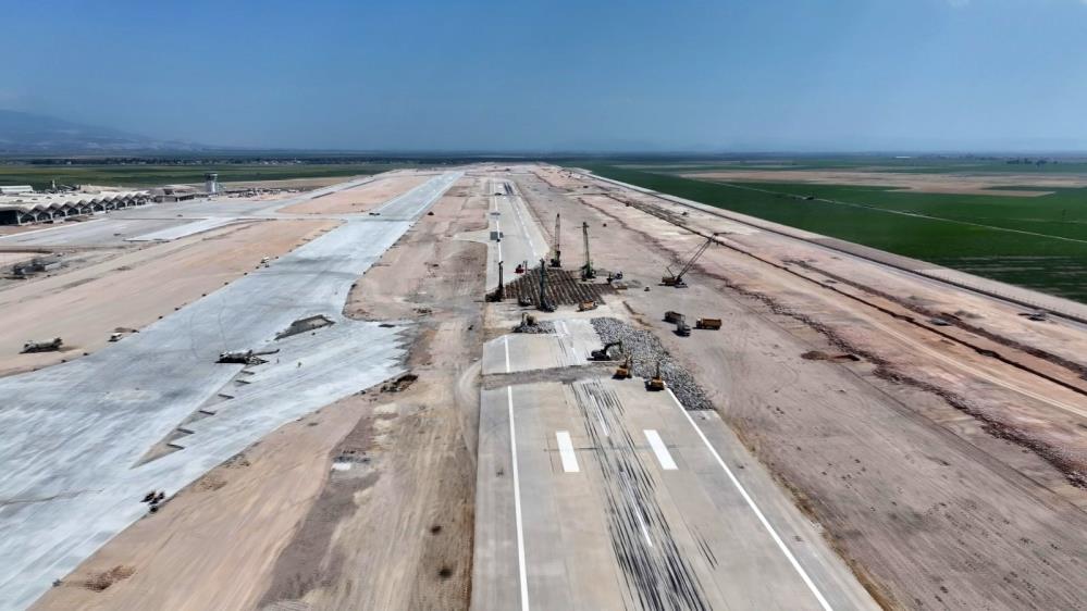 Vali Masatlı: Hatay Havalimanı dünya standartlarına kavuşuyor Asrın felaketinde hasar alan ve onarım çalışmaları nedeniyle 1 ay