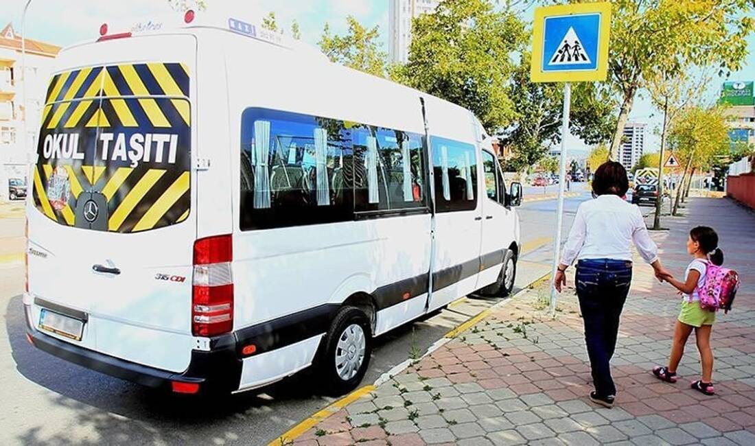 Resmî Gazete’de yayımlandı: Servislerde yeni güvenlik standartları Resmî Gazete’de yayımlanan yeni Okul Servis Araçları Yönetmeliği değişikliğiyle, öğrenci
