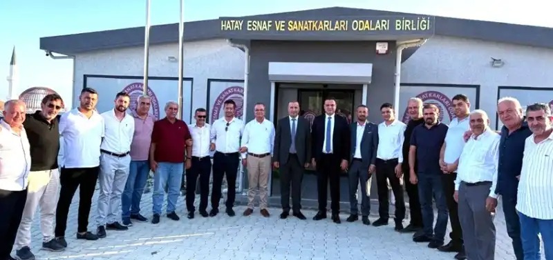 Türkiye Özel Halk Otobüsleri Birliği Başkanı Kurtuluş Kara ve beraberindeki