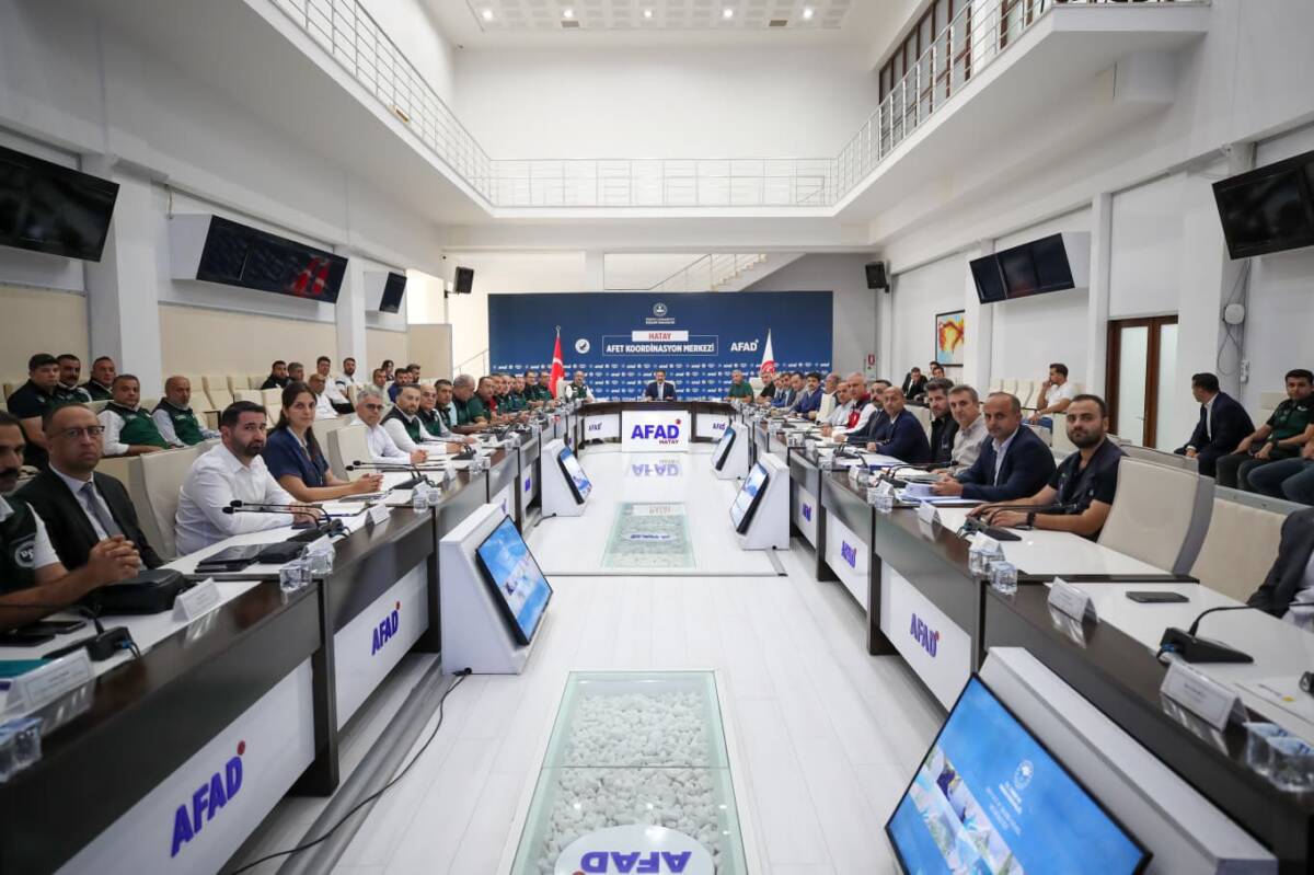 Hatay Valisi Mustafa Masatlı başkanlığında, milletvekilleri, DSİ Genel Müdürü Mehmet