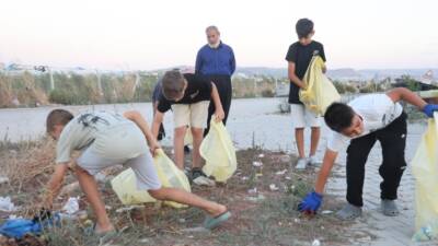 Hatay’ın Antakya ilçesinde, 12 yaşındaki Miraç Bayrakçı çevre temizliği için