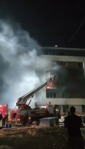 Yangın büyümeden kontrol altına alındı Hatay’ın Antakya ilçesi Akevler Mahallesi’nde,