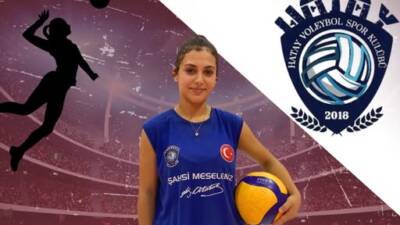 Hatay Voleybolspor altyapısından yetişen genç libero, A takıma yükseldi Hatay’ın