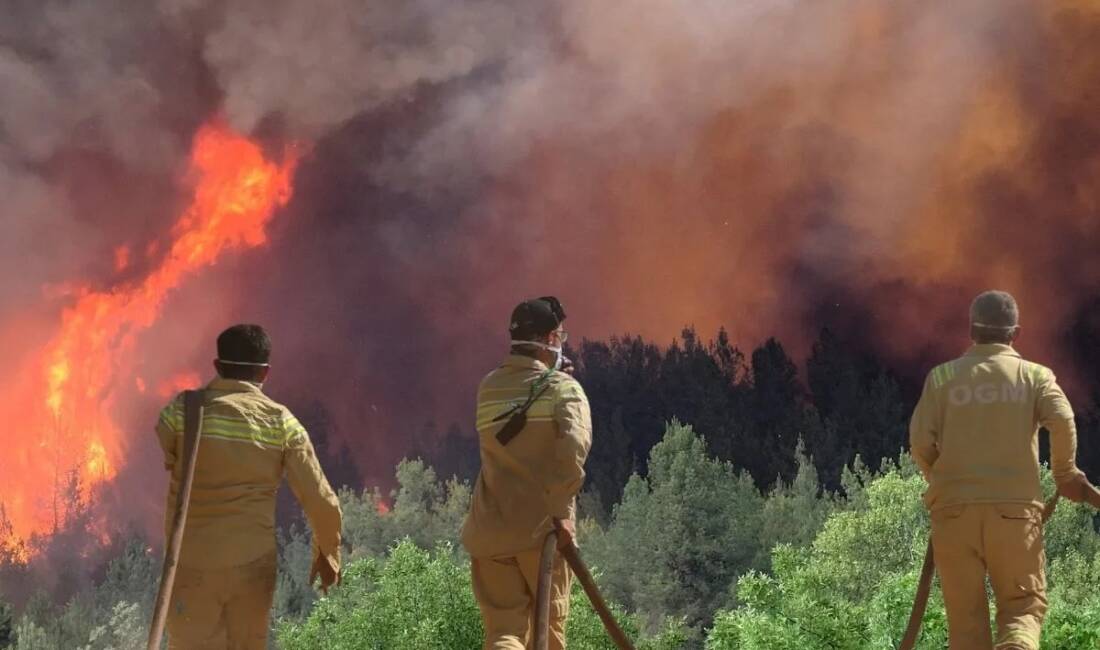 Hatay’da depremin yaralarını sarmadan yeniden yangınların ortasında kalan itfaiyeciler, düşük