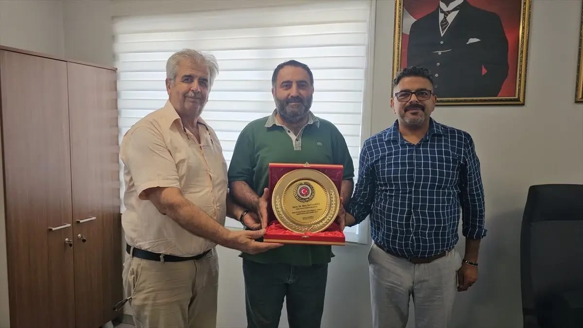 Hatay’ın Defne ilçesinde faaliyet gösteren Defne Muhtarlar Derneği üyeleri, Defne