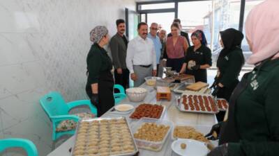 Hatay Valisi Mustafa Masatlı, Üzümdalı Kadın Kooperatifini ziyaret ederek, kooperatif