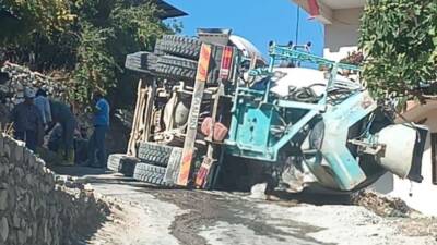 Hatay’ın Yayladağı ilçesine bağlı Bezge Mahallesi’nde dar yolda seyir halindeki
