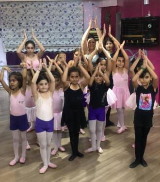 6 Şubat depremleriyle ağır yara alan Hatay’da, sanatın dönüştürücü gücü