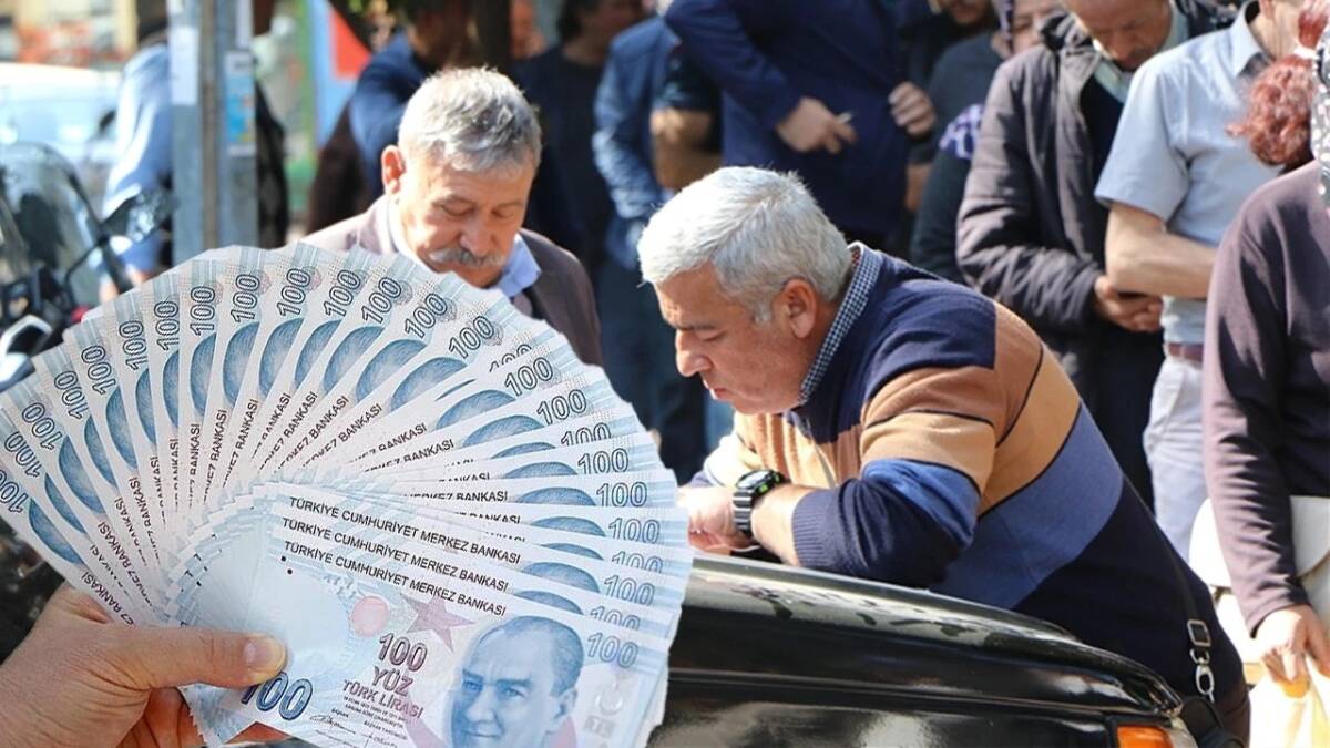 Emeklilere yönelik banka promosyonlarında artan rekabet cazip teklifleri beraberinde getiriyor.