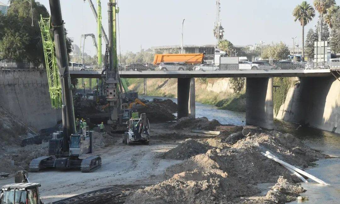 Hatay’da Asi Nehri’nin zemin güçlendirmesi ve rehabilitasyonu kapsamında yürütülen dev