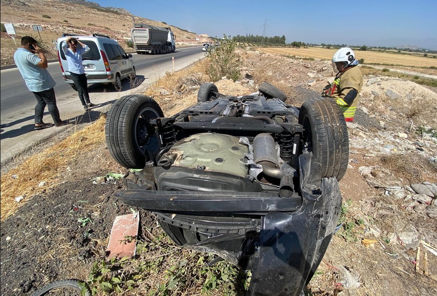 Hatay’ın Kırıkhan ilçesi Ilıkpınar Mahallesi’nde meydana gelen trafik kazasında, kontrolden