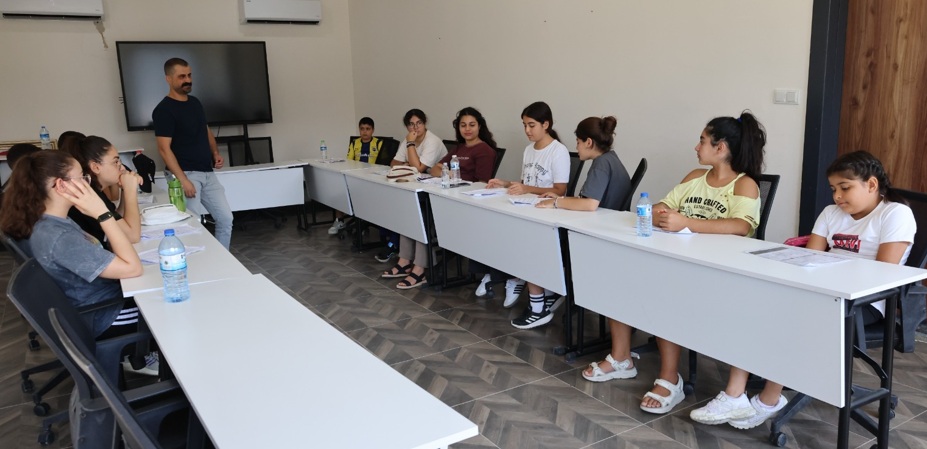 Hatay Büyükşehir Belediyesi, çocukların kültür ve sanatla iç içe büyümesi