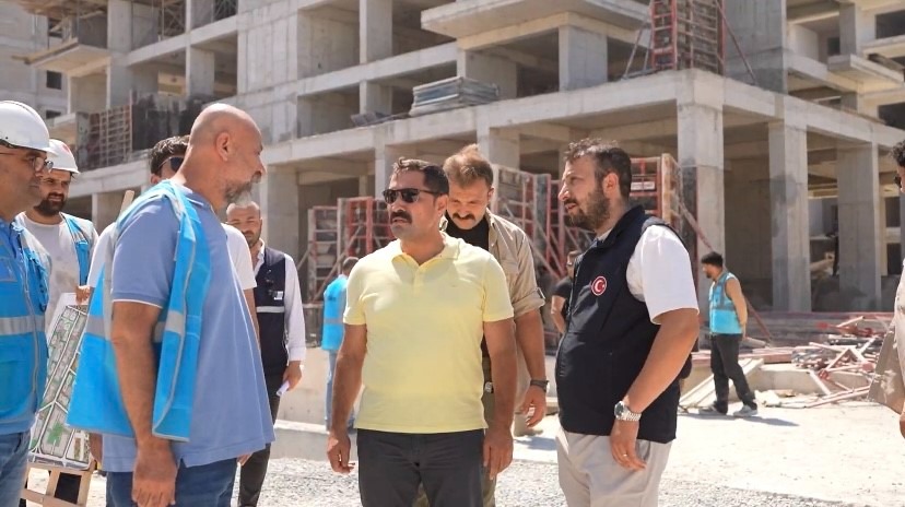 Hatay’ın Antakya ilçesinde, yerinde kentsel dönüşüm projeleri kapsamında konut ve