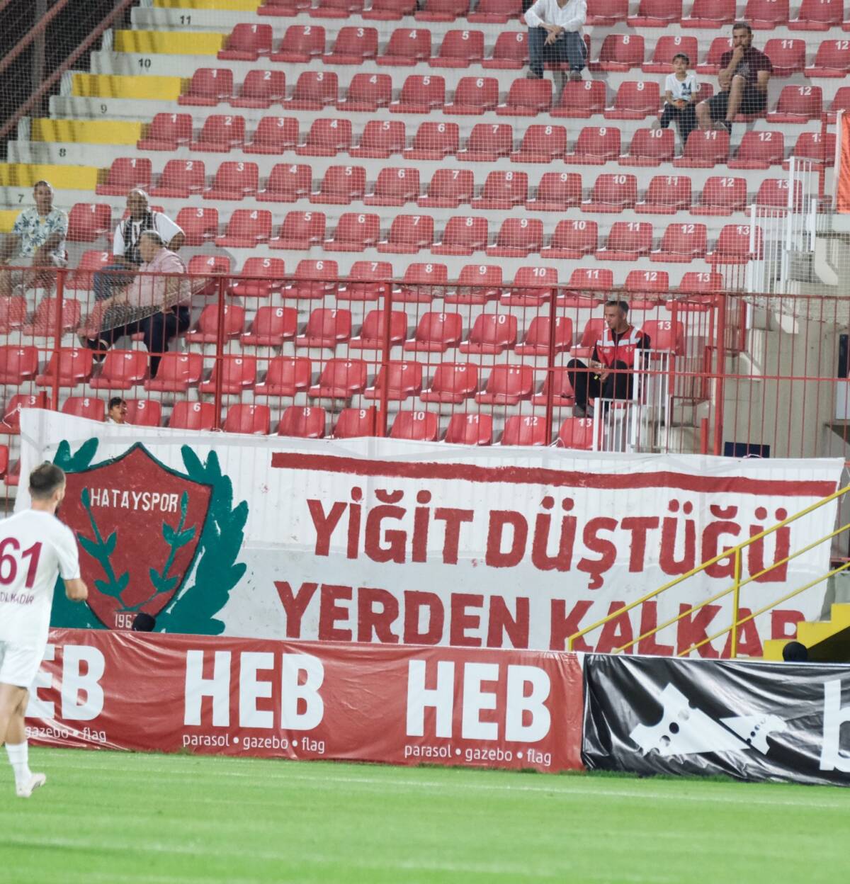 Pazar günü oynanan Ümraniyespor – Hatayspor karşılaşmasında, tribünlerdeki sessizliğe rağmen