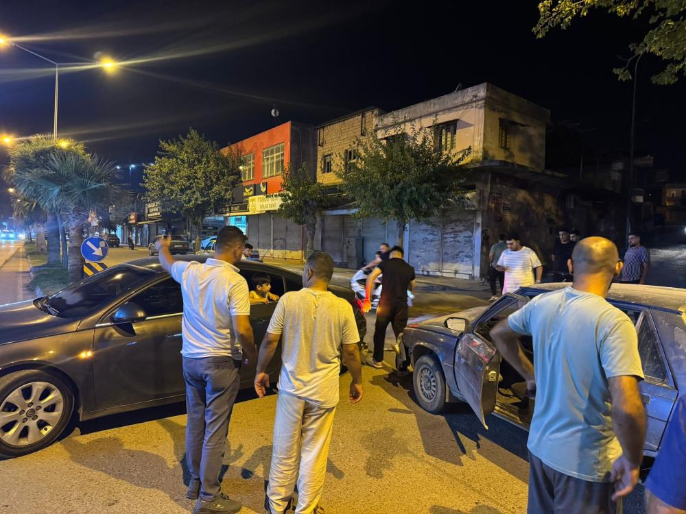 Hatay’ın Kırıkhan ilçesinde meydana gelen trafik kazası, güvenlik kamerasına yansıdı.