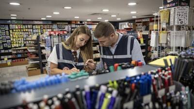 Yeni eğitim-öğretim yılı yaklaşırken, Ticaret Bakanlığı ekipleri öğrencilerin sağlığını korumak