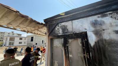 Hatay Büyükşehir Belediyesi İtfaiye Dairesi, Defne Çekmece’de çıkan konteyner ve